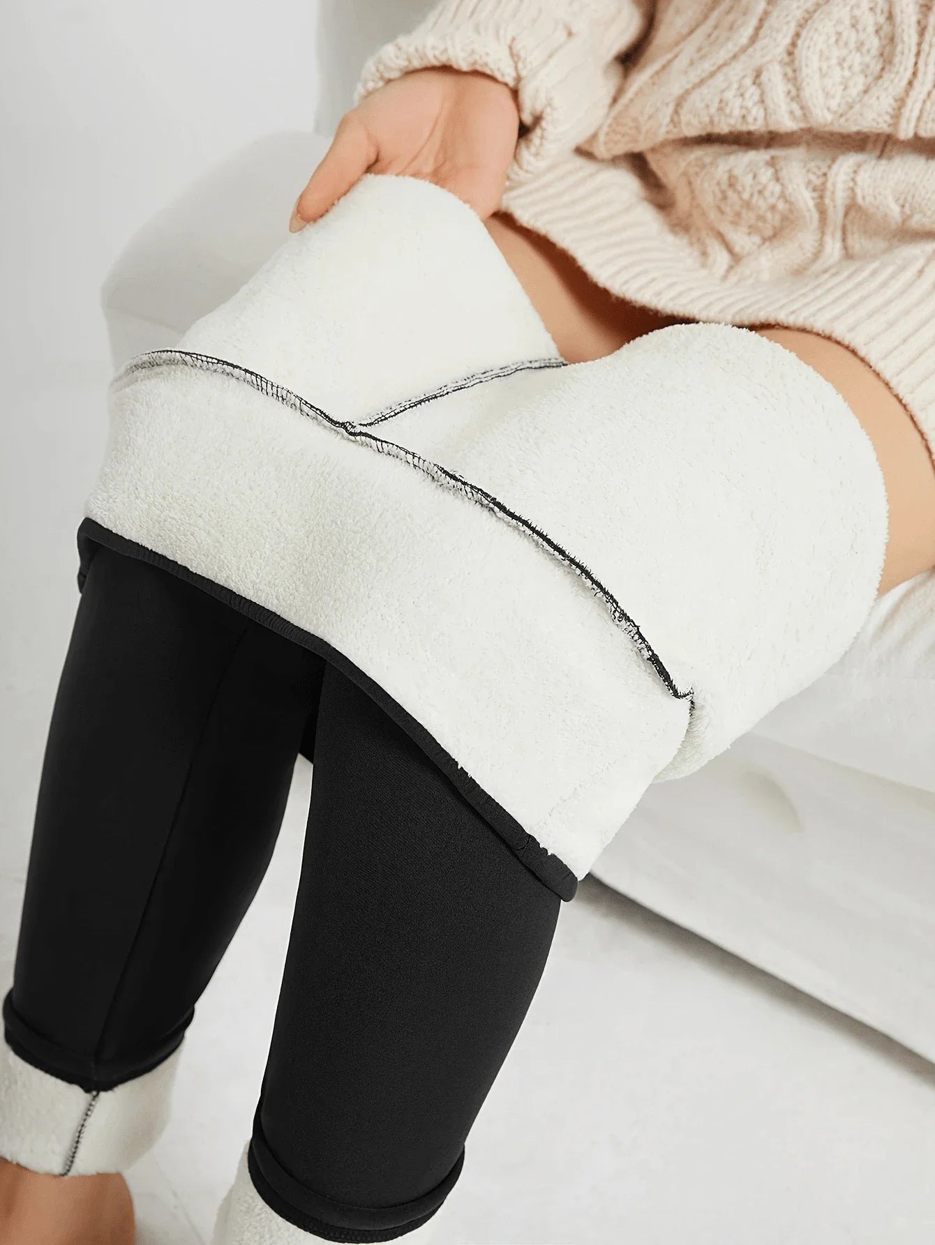 Women's Casual Thickened Fleece-Lined Warm Leggings With Lamb Wool Lining For Running Colanti
